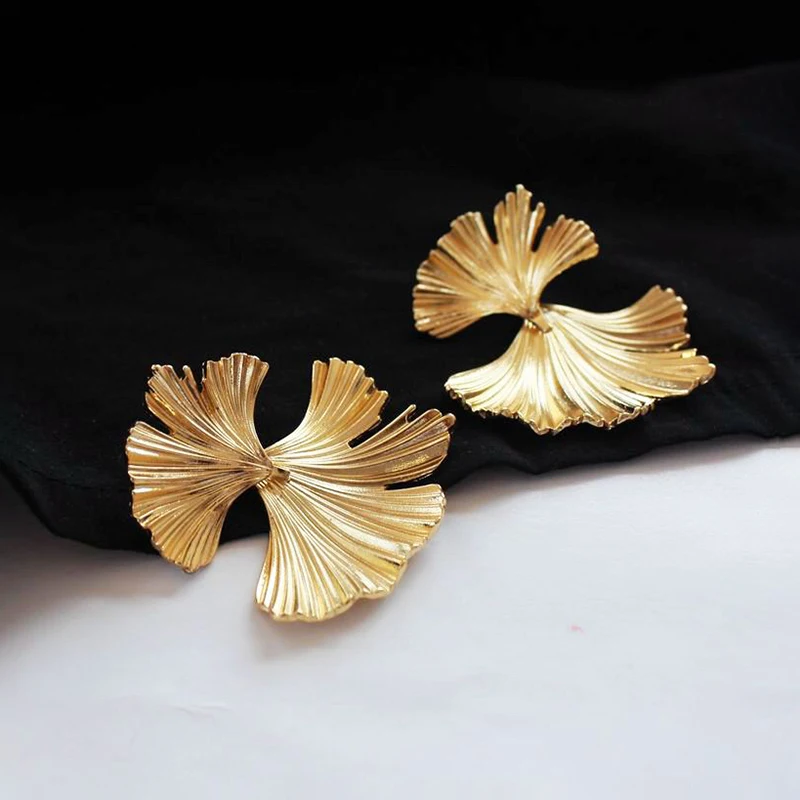 Простые Модные серьги гвоздики в виде листьев гинкго золотого цвета Женские