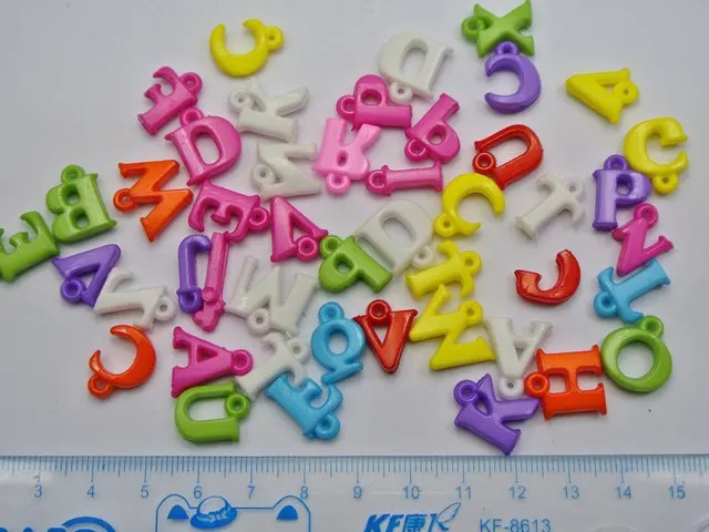 200 Смешанные акриловые подвески в виде букв алфавита жвачки 14 мм | Украшения и