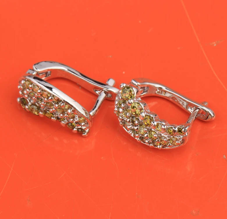 Женские серьги-кольца Huggie S5121 с лунным зеленым Перидотом и серебряным покрытием |