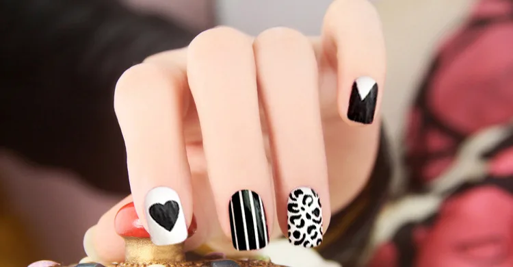 Модные женские накладные ногти черно белые смешанные и подходящие Короткие