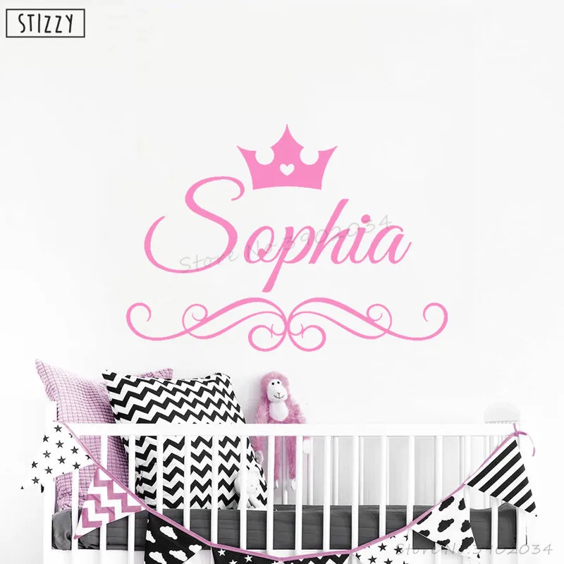 L835 Soft Pink STIZZY Наклейка на стену Принцесса Корона персонализированное имя Виниловые наклейки на стену пользовательское имя для девочек Декор ко дню рождения B726 - Цвет: L835 Soft Pink