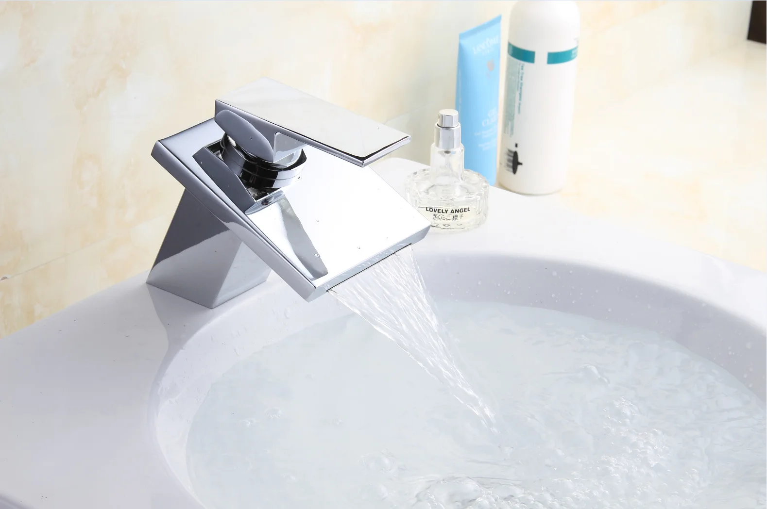 Медный смеситель для раковины HongJing Sifang с широким водопадом оптом|water heater faucet|water