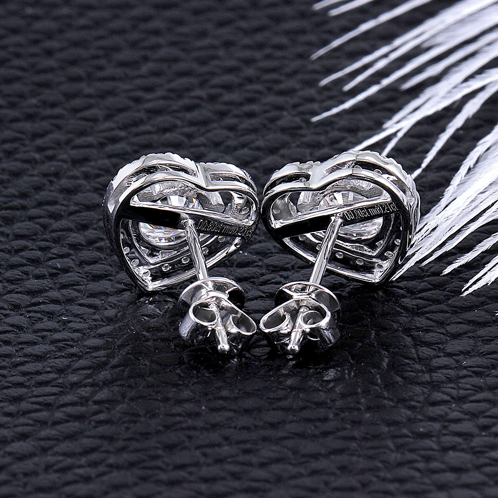 Женские серьги-гвоздики с муассанитом под белое золото | Украшения и аксессуары