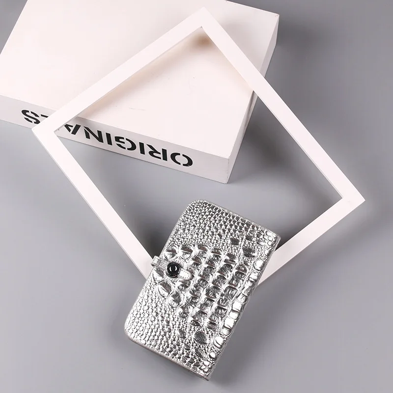 Длинный клатч от известного бренда Desiign с объемным тиснением под крокодила