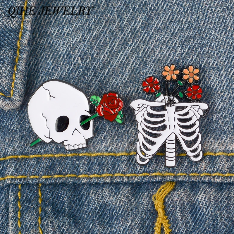 

QIHE JEWELRY Red Rose Skull Pins Rose in Eye and Skeleton Goth Romance Brooches Punk Enamel Pins Gothic Jewelry