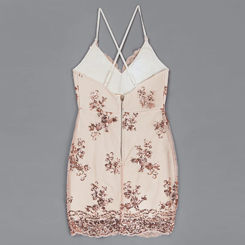 Женское мини платье с открытой спиной вечернее на бретелях спагетти блестками