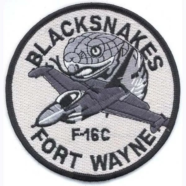 Патч с вышивкой черные змеи мерной границей и подкладкой из ПВХ сделано по