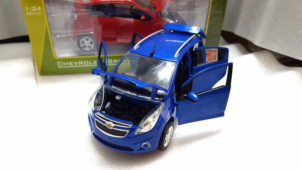 1:24 литая под давлением модель для Chevrolet Chevy Spark Blue Minicar сплав игрушечный автомобиль миниатюрная Коллекция подарков