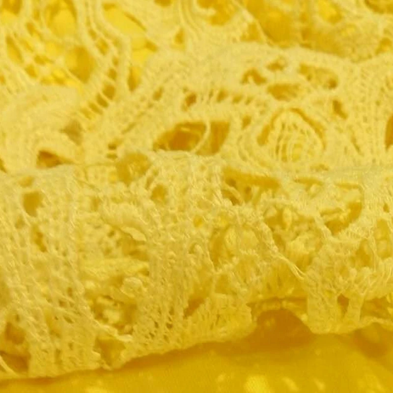 Женское облегающее платье Spicylace желтое кружевное мини с треугольным вырезом и