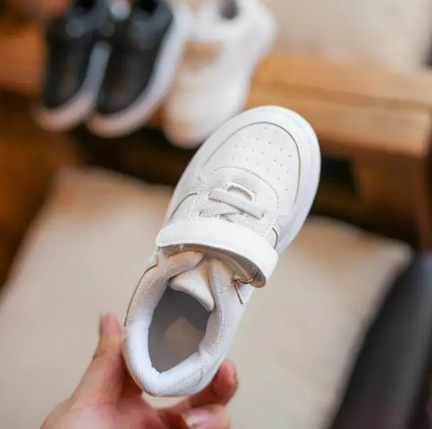 Кроссовки детские из дышащего материала размер 26-37 |