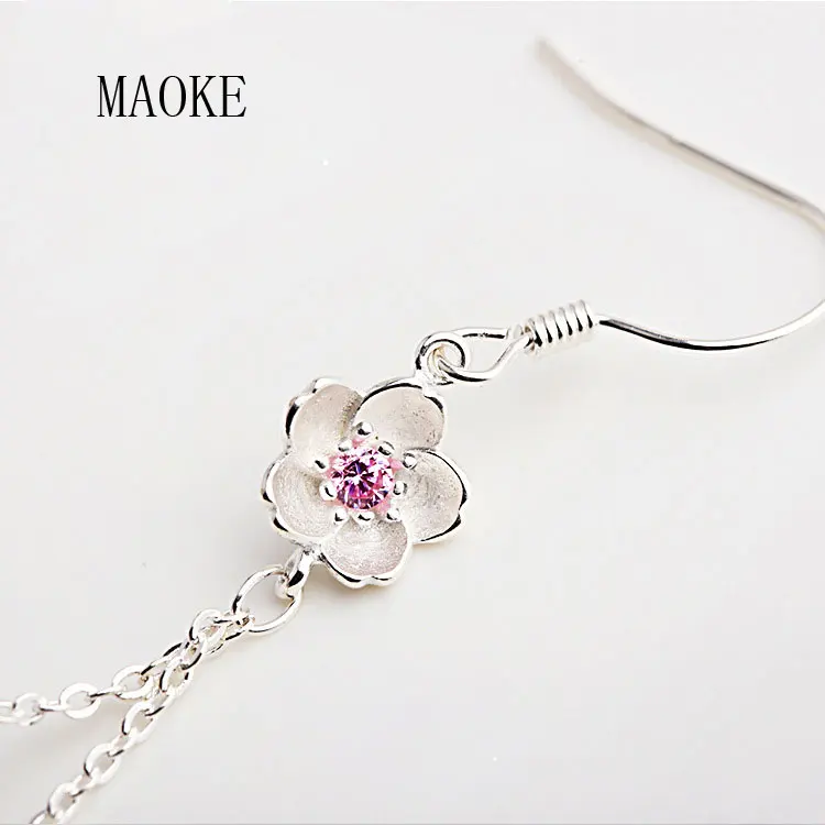 

Promotional S925 Sterling SV Fresh Art Inlaid Zircon Cherry Wave Wavy Ear Hook Fashion Jewelry for Women's Fashion Gifts