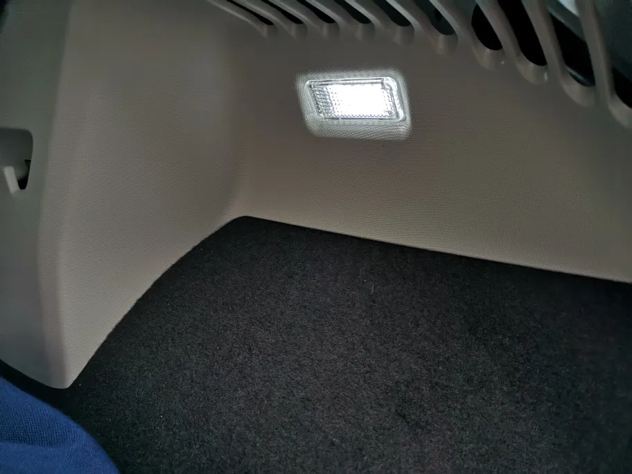 2 шт. Белый светодиодный Чемодан осветительных приборов для ног под дверными