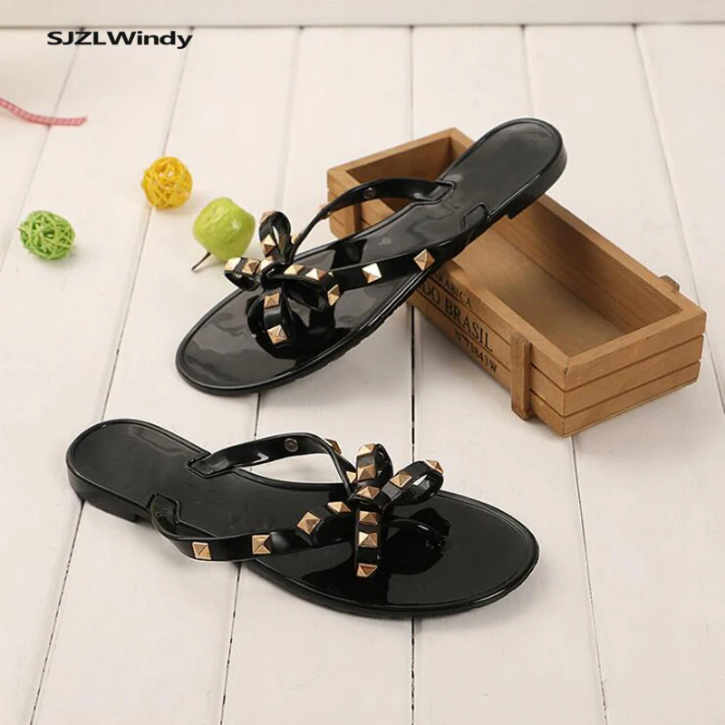 Вьетнамки с заклепками сезон лето Новинка пикантные женские босоножки черного