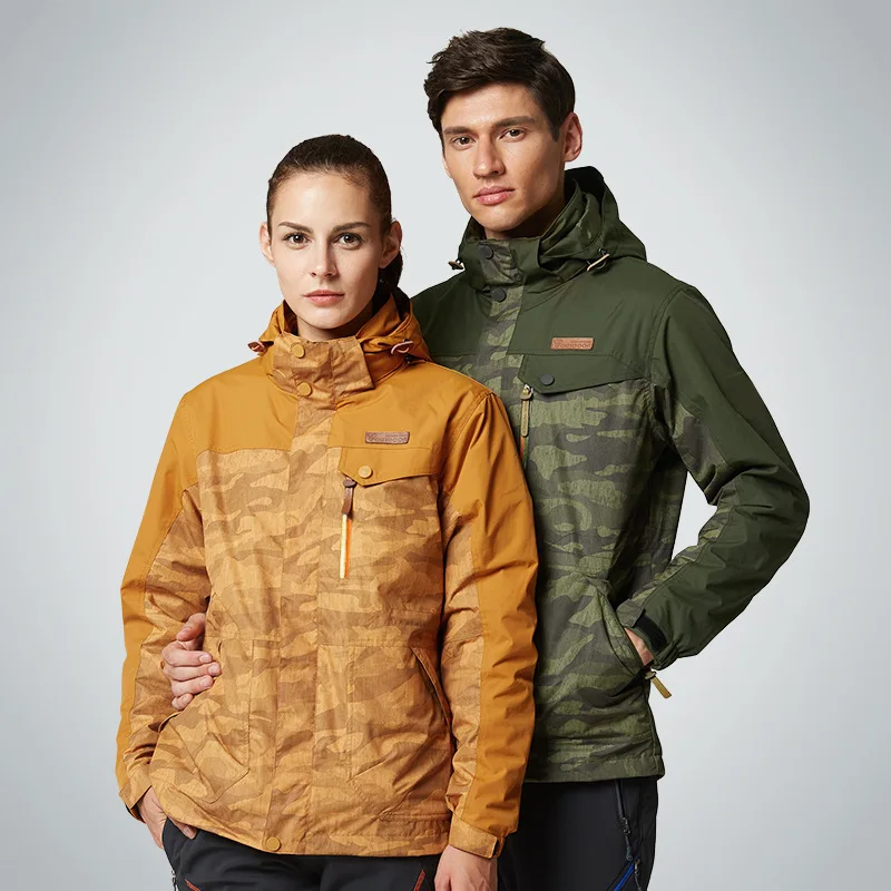

Two sets of waterproof and breathable mountaineering clothes for men and women in winter outdoor love camouflage stormwear