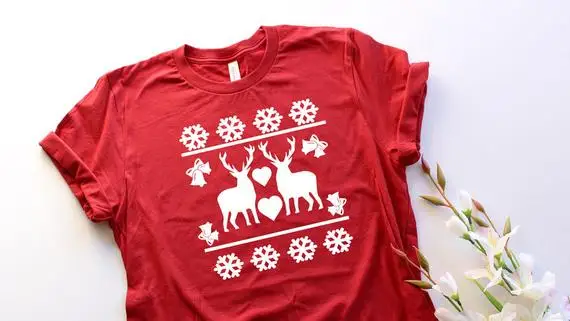 Классный с изображением рождественского оленя снега футболка Merry Рождественская