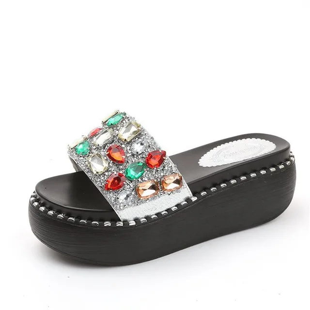 Тапочки на толстой рифленой подошве модные летние туфли для студентов яркие