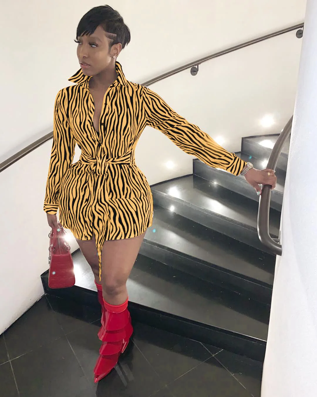 Spring and summer 2019 hot new style fashionable African Black white striped shirt dress with irregul | Тематическая одежда и