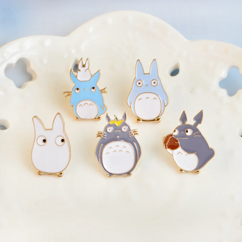 

Chinchilla Enamel Brooch My Neighbor Totoro Button Pins Denim Jacket Pin Badge Childhood Cartoon Cute Animal Jewelry Gift