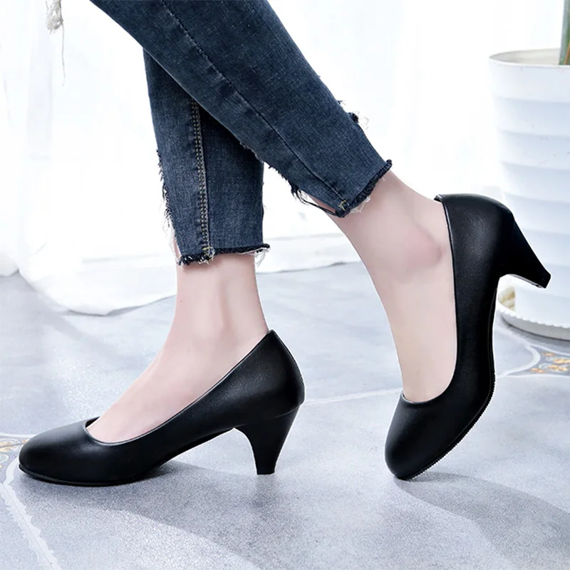 Весенне осенние женские туфли на низком каблуке размера плюс 35 41 Черные