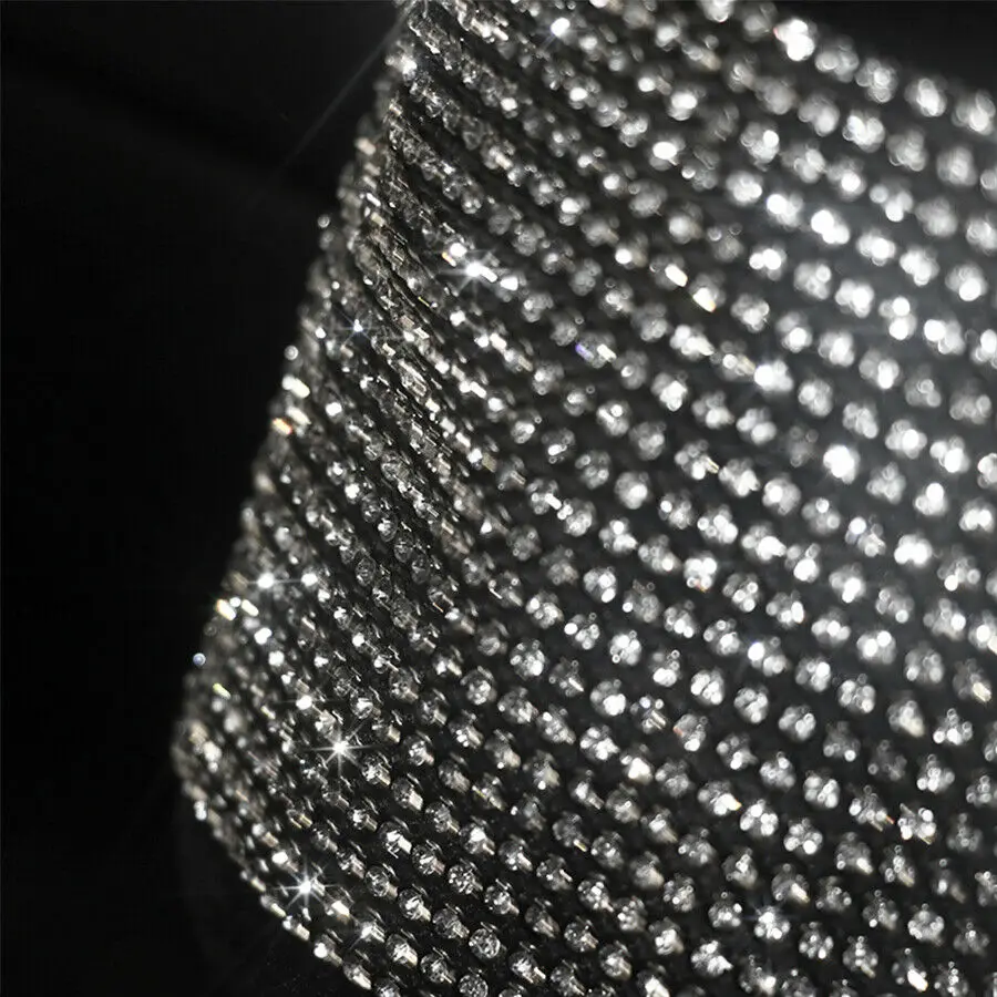 Автомобиль устанавливаемое на вентиляционное отверстие в салоне автомобиля