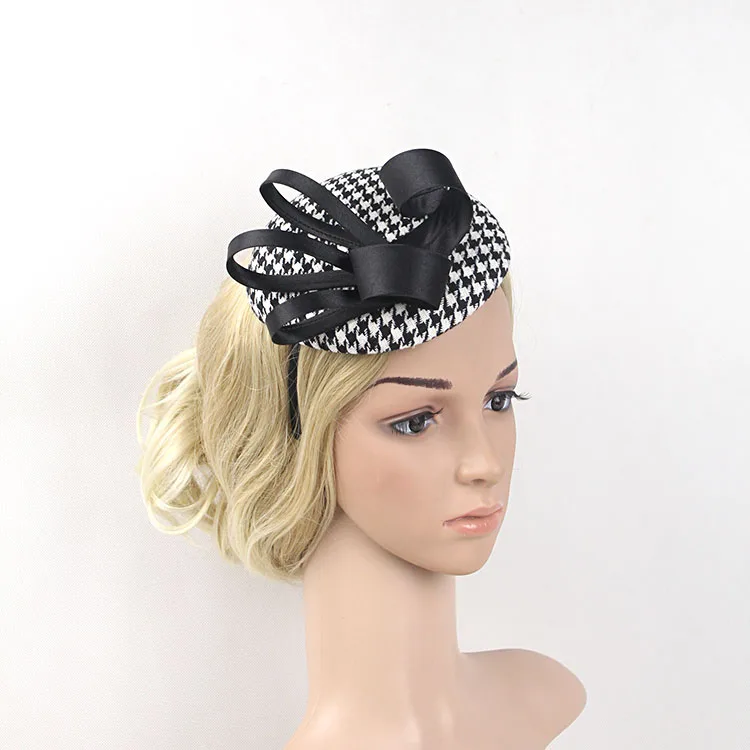 Модные черно-белая клетка волос чародей для Для Женщин Атлас котелок Hairband дамы банкетный ужин Вечеринка аксессуары для волос