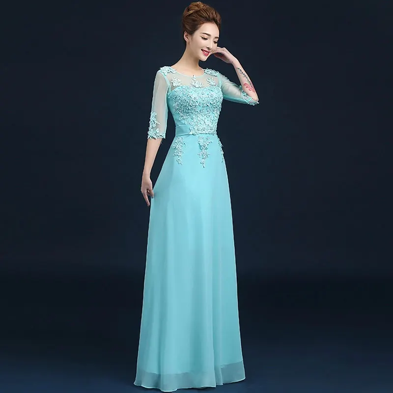 Женское вечернее платье с длинным рукавом розовое кружевное средней длины