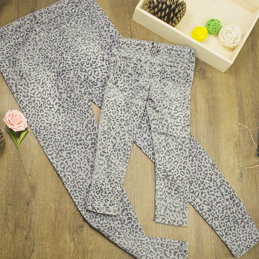 Комплект одинаковой одежды для семьи Джинсовые штаны с леопардовым принтом мамы
