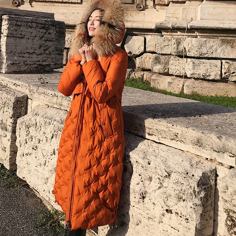 Большой натуральным мехом енота 2018 зимнее пальто Для женщин женские длинные