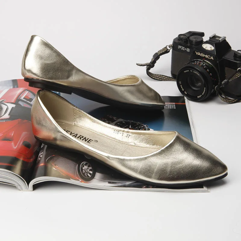 Новинка 2019 модные женские туфли на плоской подошве с острым носком брендовые