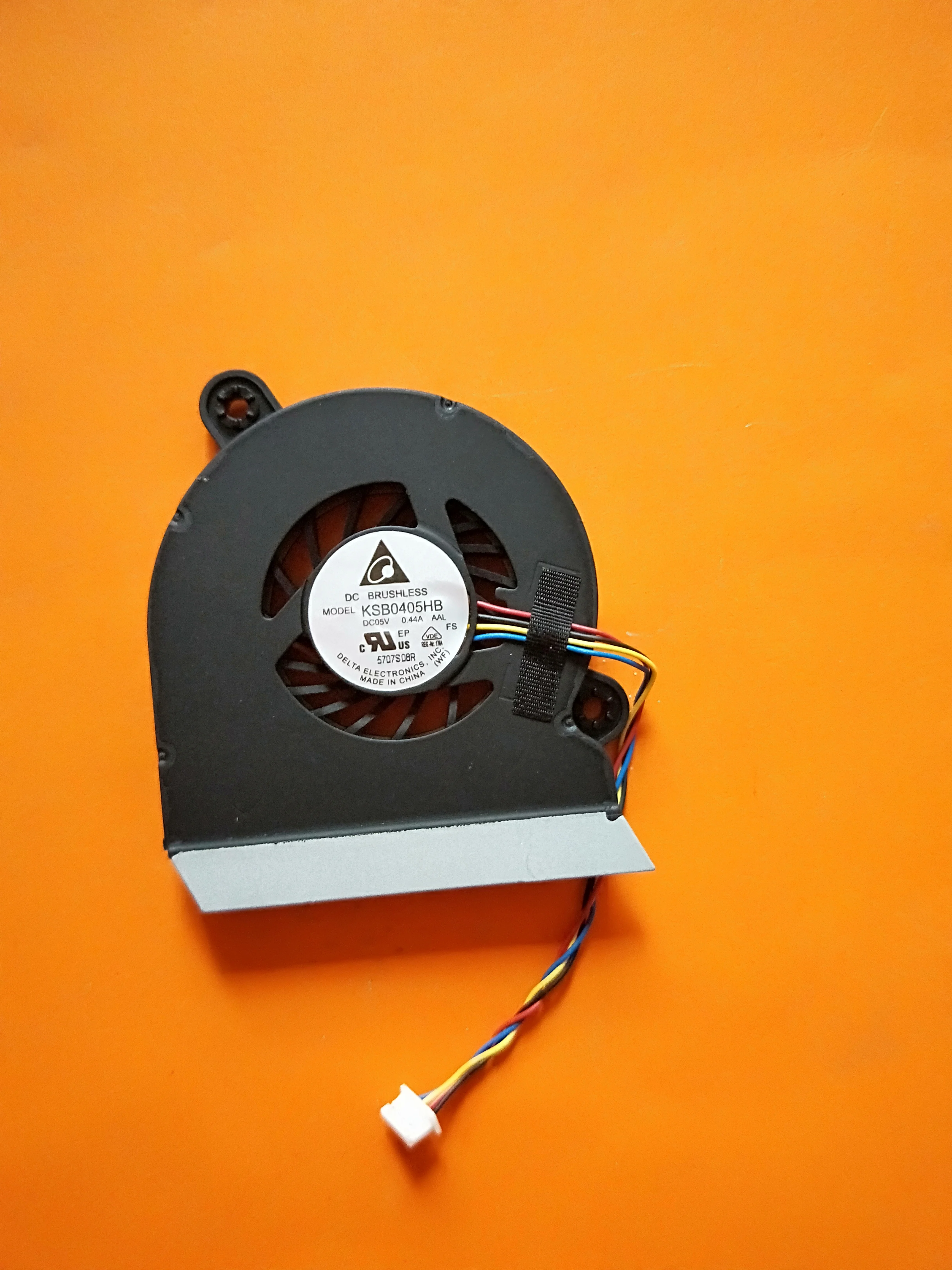 

Новинка для вентилятора KSB0405HB DC05V 0.44A аал