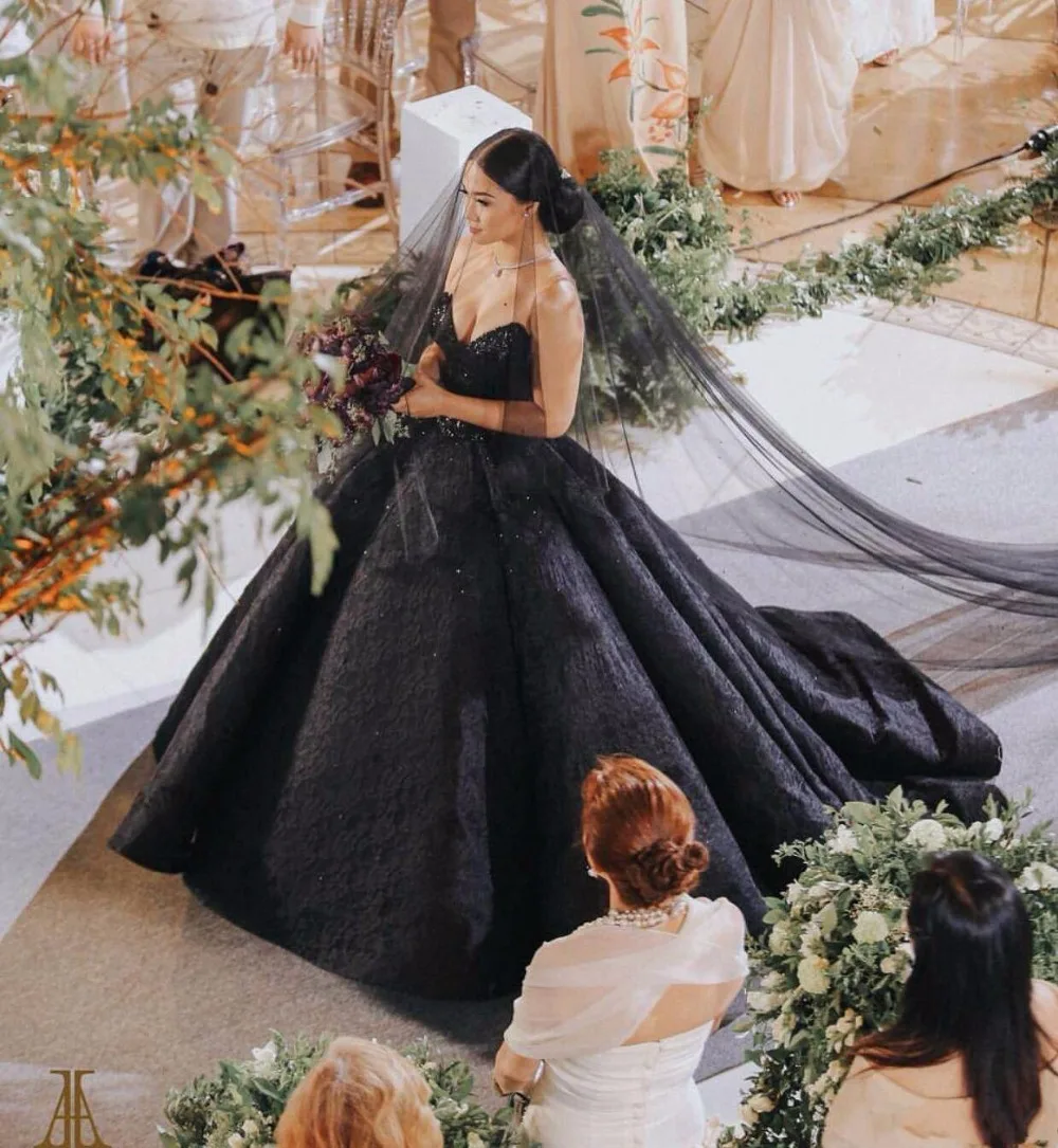 

Stunning Bohemian Black Wedding Dresses Sexy Sweetheart Beaded Lace Ball Gown Bridal Dress Sequins Noble Country Wedding gown