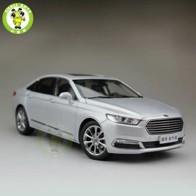 Модель литая автомобиля Ford Taurus 1:18 для коллекции подарков хобби серебро | Игрушки