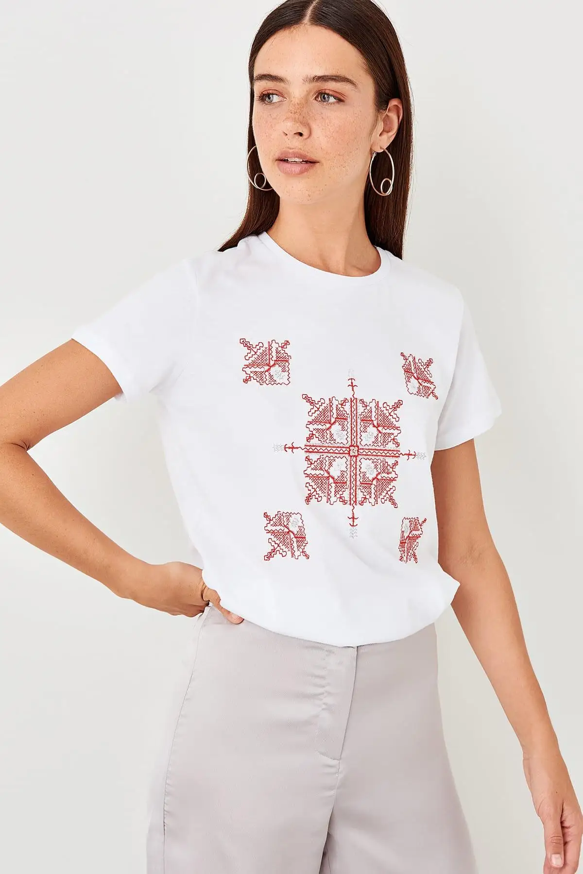 Trendyol белые вышитые Базовые Трикотажные футболки TWOSS19TS0211 | Женская одежда