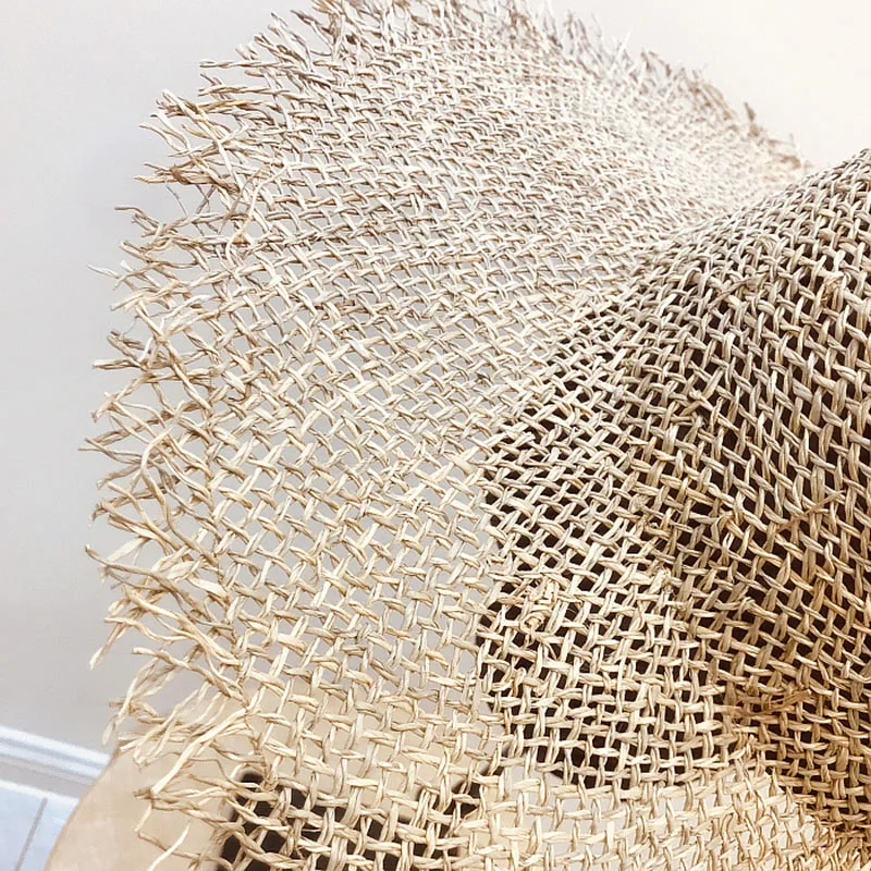 Летние солнечные шляпы для женщин горячего охолоджения с широкими полями из соломы и модной свиной гривы.