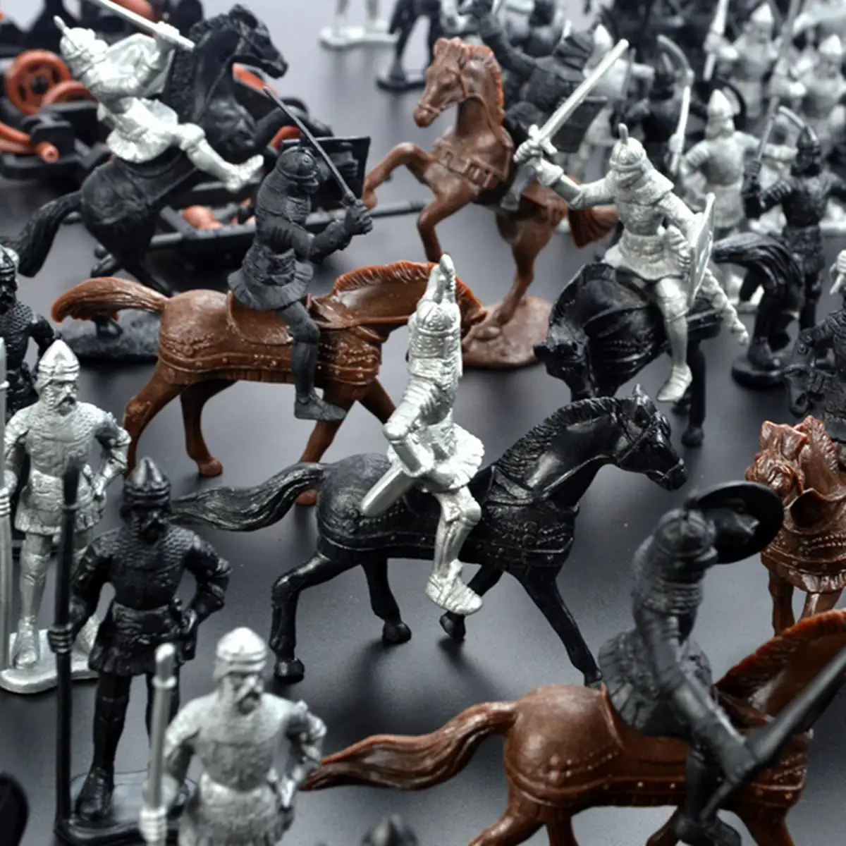 

Plastic 28Pcs/Lot Medieval s Soldiers Model Toys Horses Soldiers Figures Models Play Kit Children Educational Toy Gifts