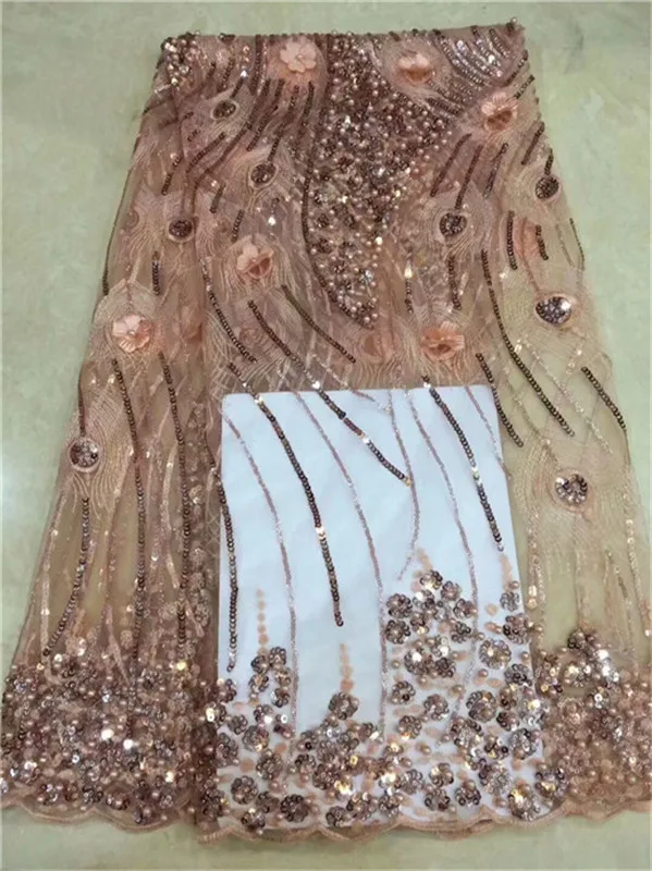 Белая кружевная ткань с блестками и объемным цветком в африканском стиле