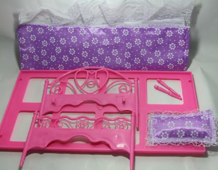 Новое поступление скидка 5 предметов (Туалетный столик + кровать подушка