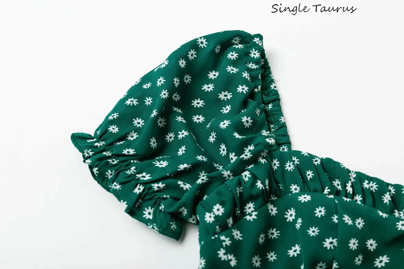 Женское пляжное платье до середины икры зеленое пикантное с квадратным вырезом и