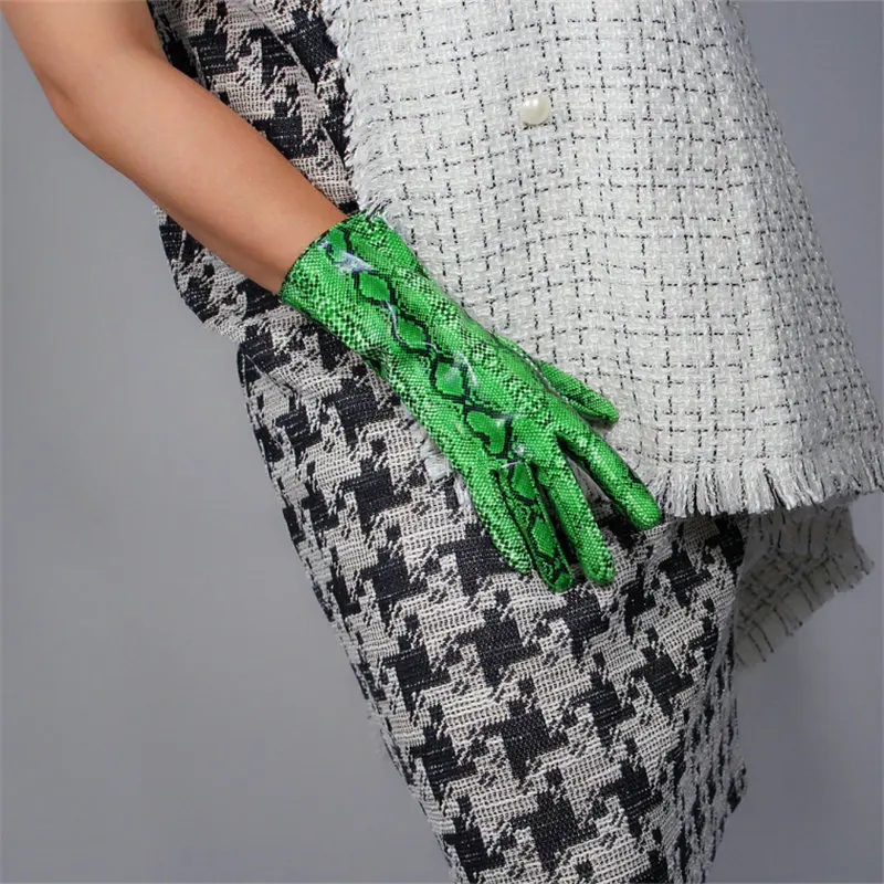 Green Snake 28 см перчатки из лакированной кожи средней и длинной секции эмуляция кожи зеркало яркая кожа яркий черный дикий основной теплый WPU94 - Цвет: Green Snake