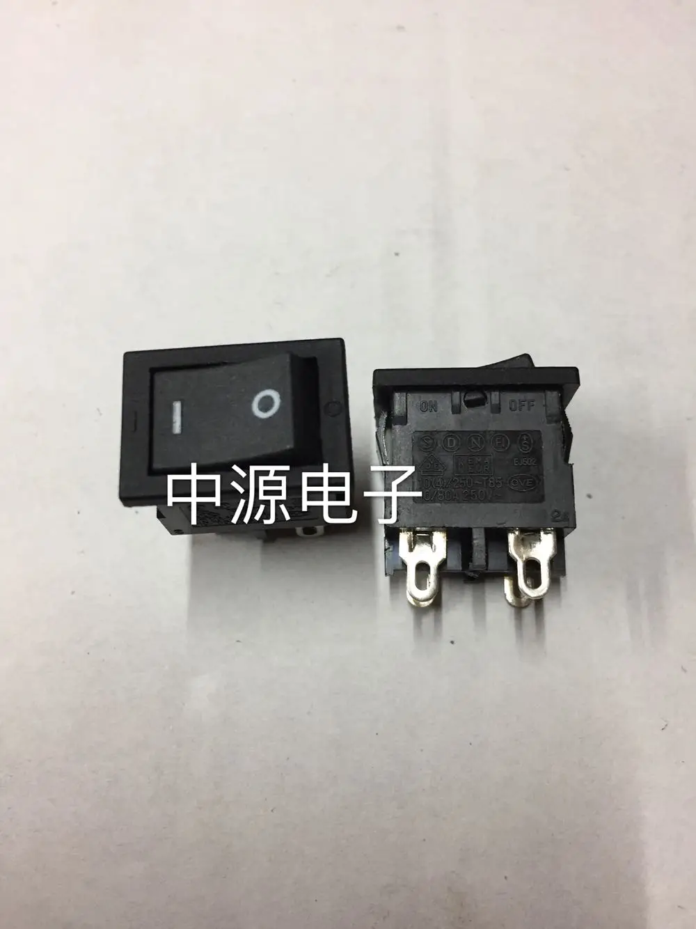 

Оригинальный новый 100% EJ502 клавишный переключатель ВКЛ-ВЫКЛ 10A 250VAC 4pin