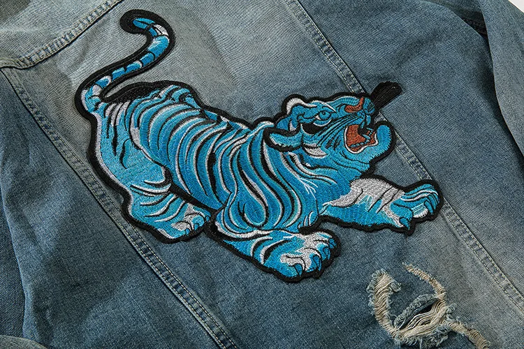 Мужские джинсовые куртки с вышитыми тигром и надписью свободная потертая рваная
