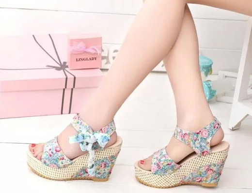 Женские босоножки на танкетке сандалии платформе шлепанцы с открытым носком