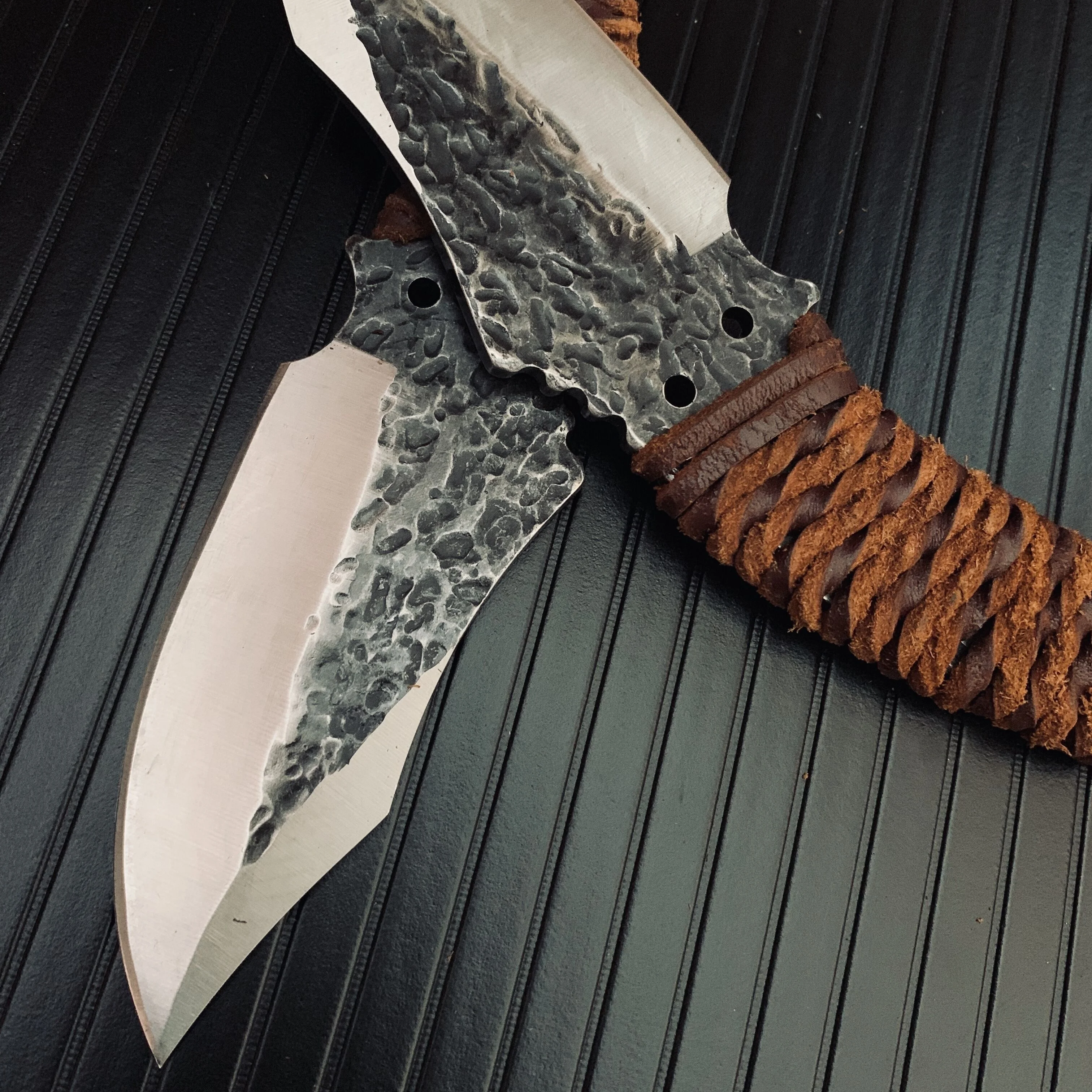 Режущий нож из высокоуглеродистой стали с фиксированным лезвием для кемпинга и