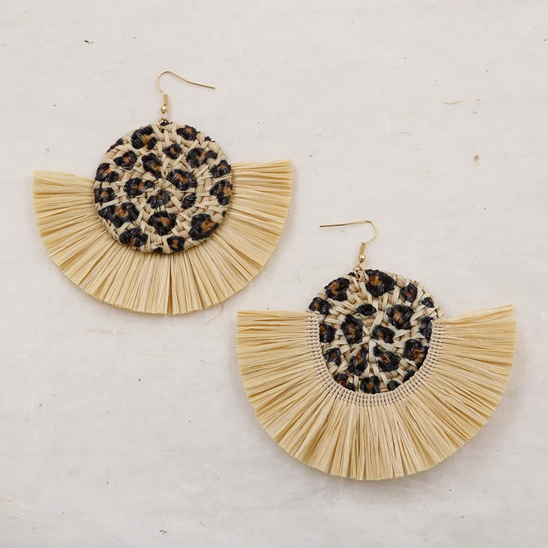 Леопардовые плетеные серьги капельки для женщин Серьги кисточки из рафии в