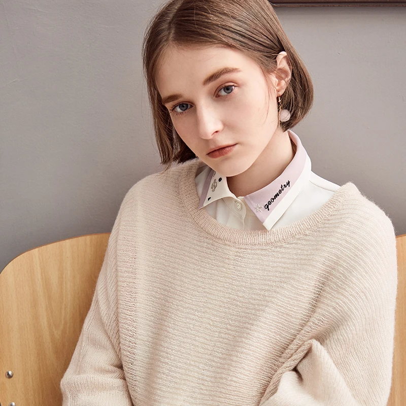 Женский однотонный пуловер ARTKA универсальный с круглым вырезом и рукавами