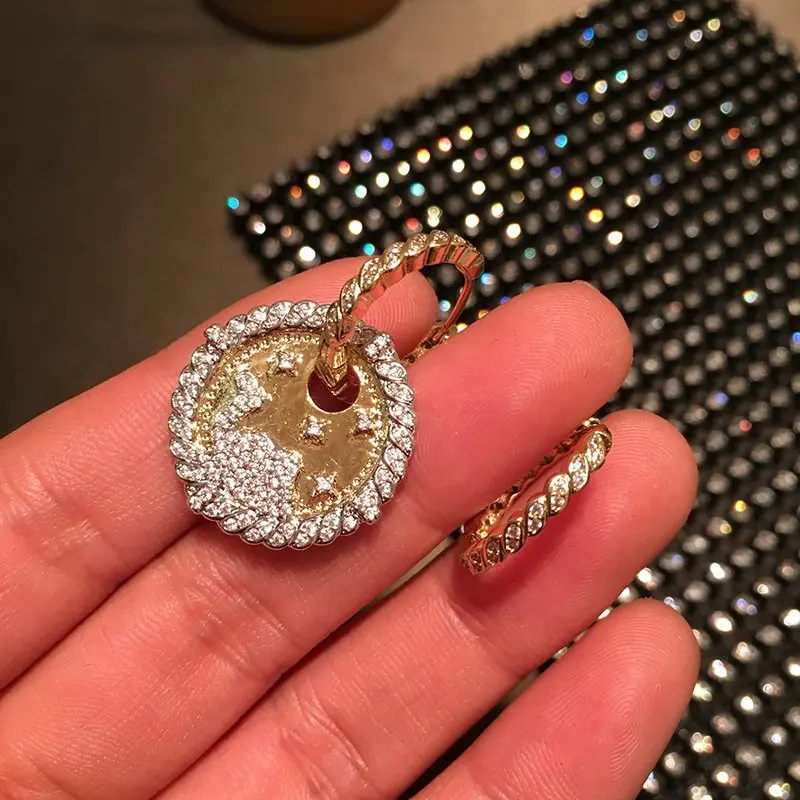 Высококачественные великолепные асимметричные серьги золотого цвета в форме