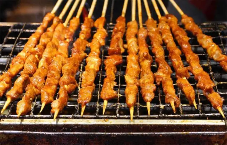 Ручная машина вертел Satay/ручная для шпажки бамбука барбекю/готовая