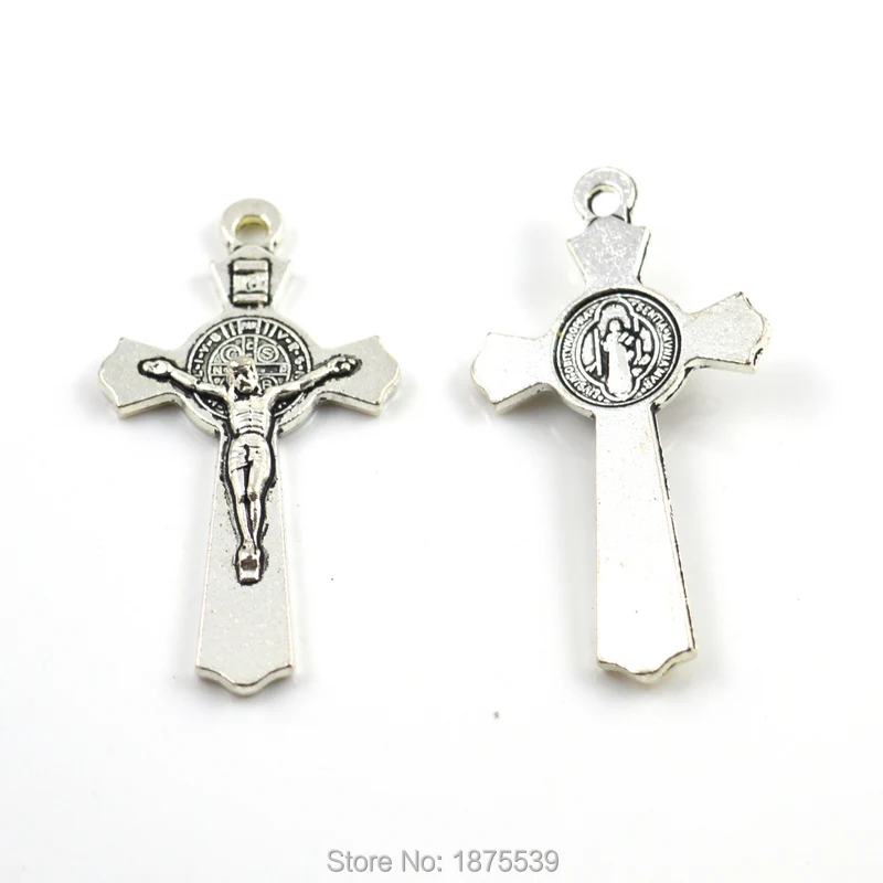 Модный распятие Святого Бенедикта с двумя цветами ног Иисуса в европейском