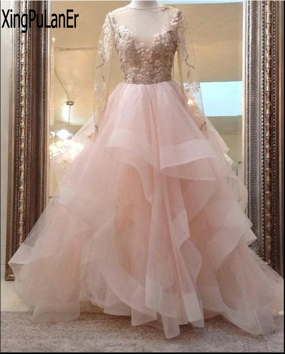 Robe de soiree платье на бретелях с длинными рукавами и кружевной аппликацией