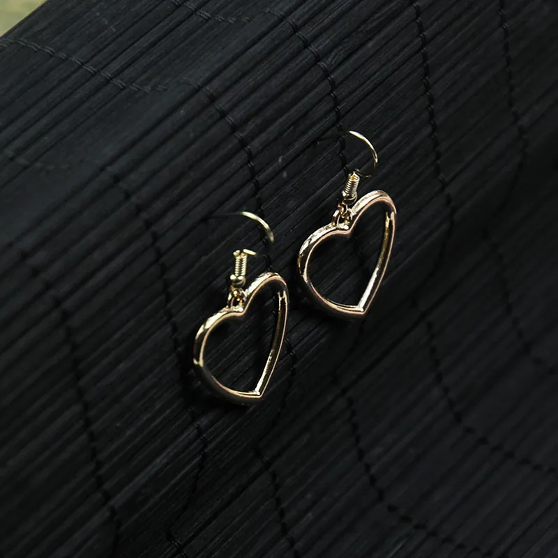 Новые полые геометрические модные серьги гвоздики в форме сердца милые золотые